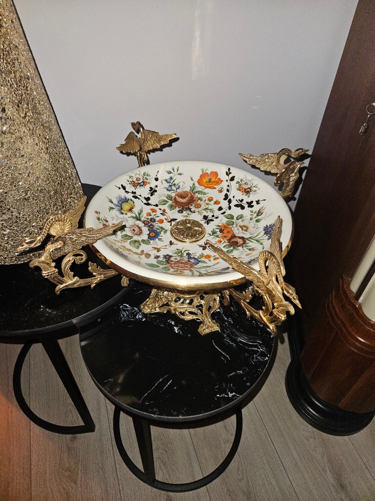 Decoratieve schaal met zwanen en bloemmotief, Ophalen