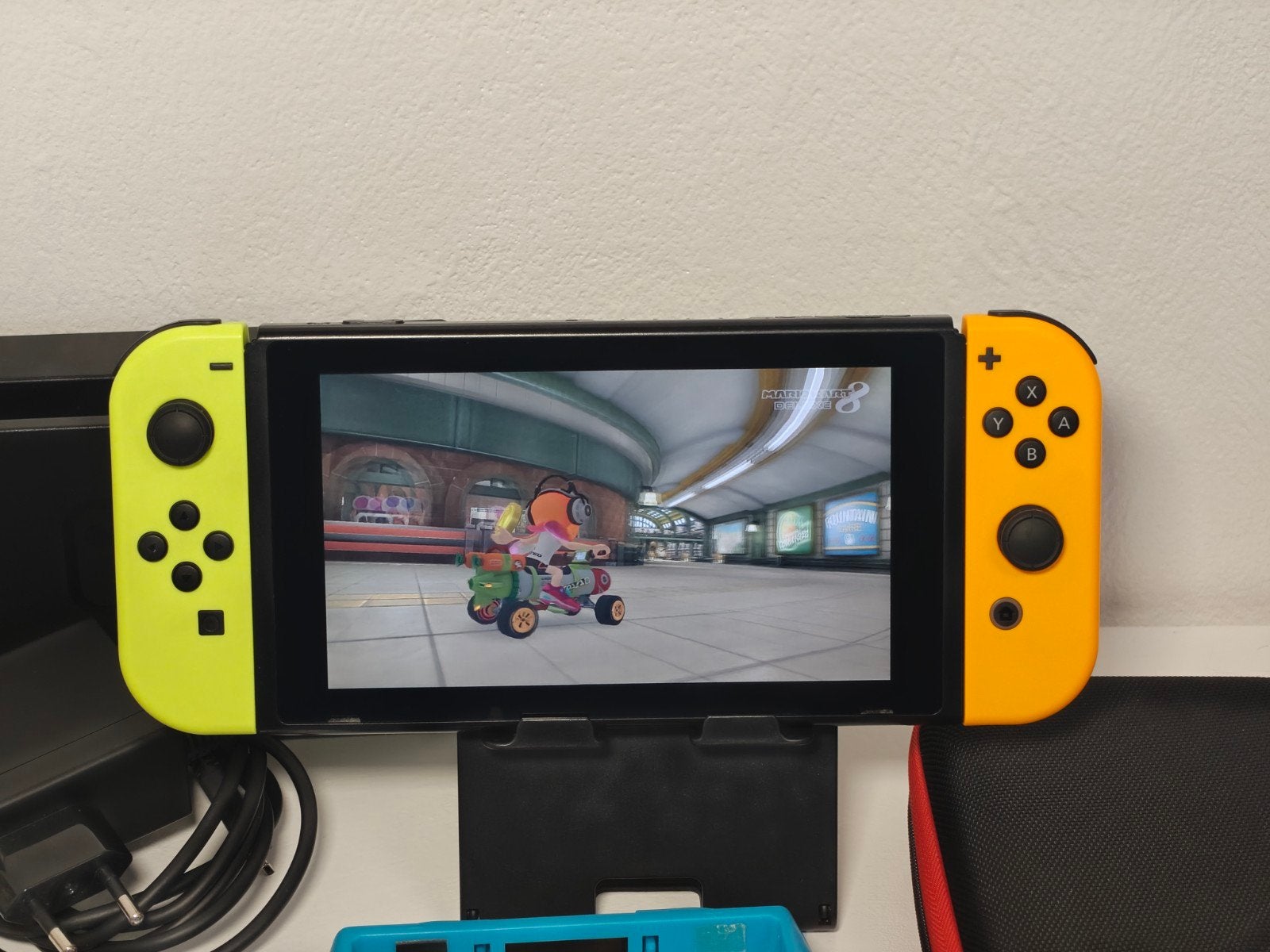 Nintendo Switch met Mario Kart 8 Deluxe, Nintendo switch, Met 2 controllers, Ophalen of Verzenden, Post