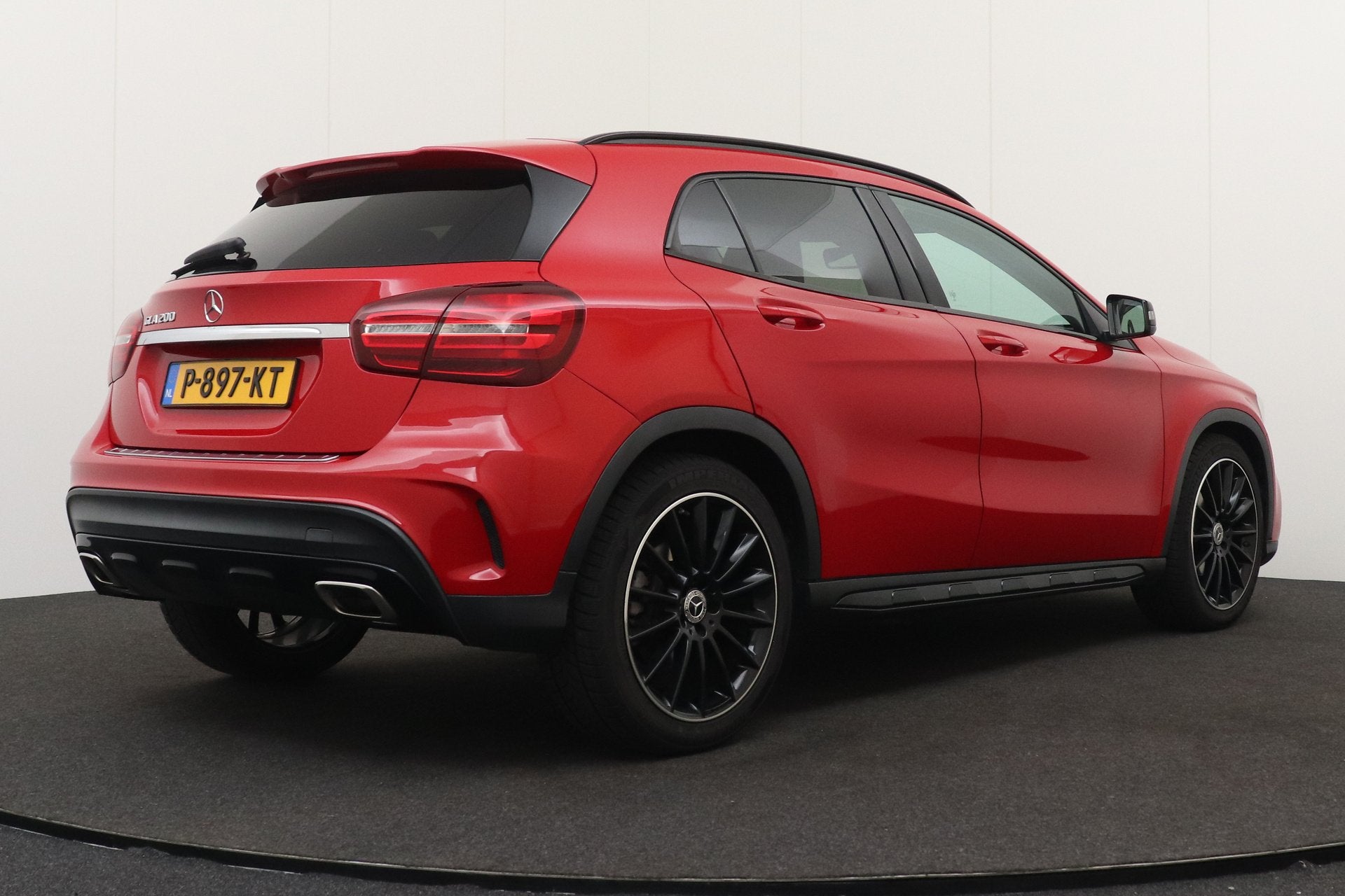 Mercedes-Benz GLA 200 157 PK Aut. AMG Night Leder/Sportstoel, Dealer onderhouden, Gebruikt, 715 kg, Bedrijf