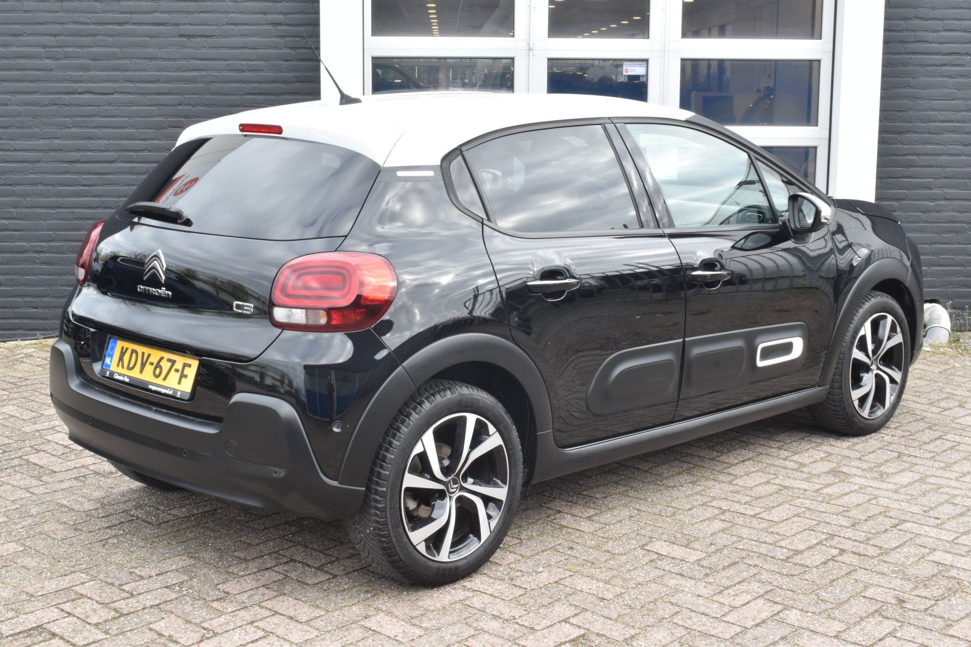Citroën C3 PureTech 110 EAT6 Shine Automaat | Navigatie | C, Auto's, Dealer onderhouden, 450 kg, Gebruikt, 1199 cc