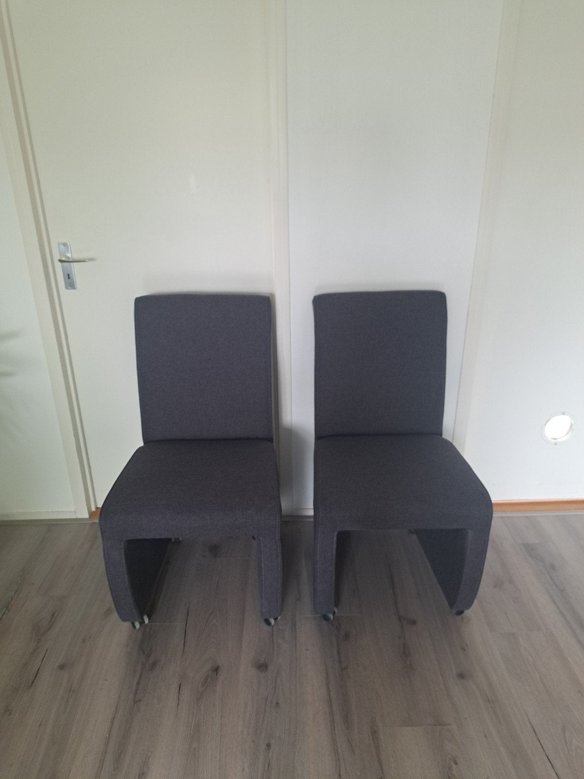 Eetkamerstoelen 4 stuks met wieltjes, Ophalen, Gebruikt, Vier, Modern