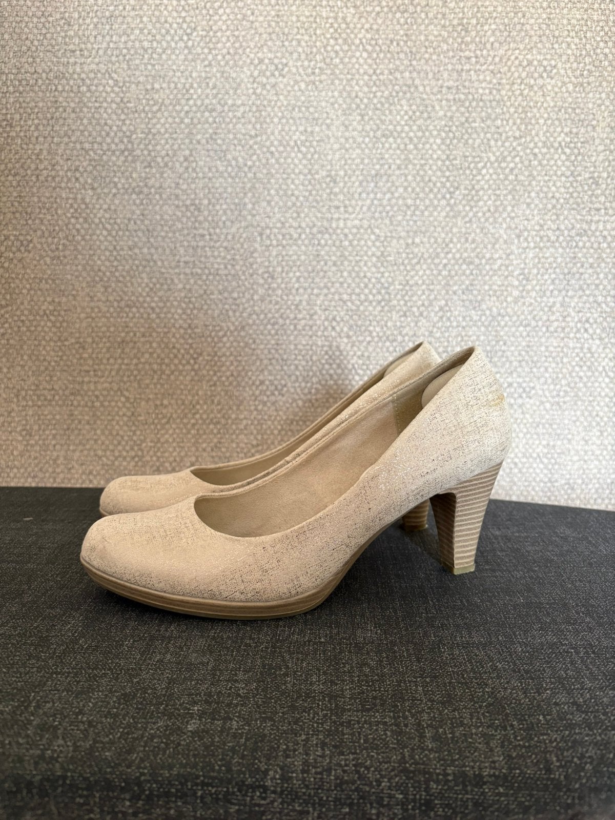 Beige glitterachtige pumps maat 41, Ophalen of Verzenden, Zo goed als nieuw, Beige