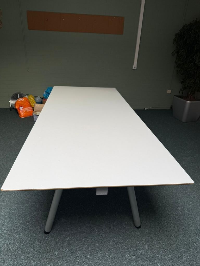 Grote witte tafel met metalen poten 240x100, Ophalen, Gebruikt, Overige materialen, 200 cm of meer