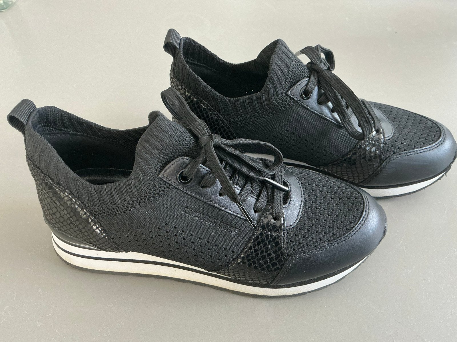 Michael Kors sneakers maat 36, zo goed als nieuw, Ophalen of Verzenden, Zo goed als nieuw, Zwart, Sneakers of Gympen