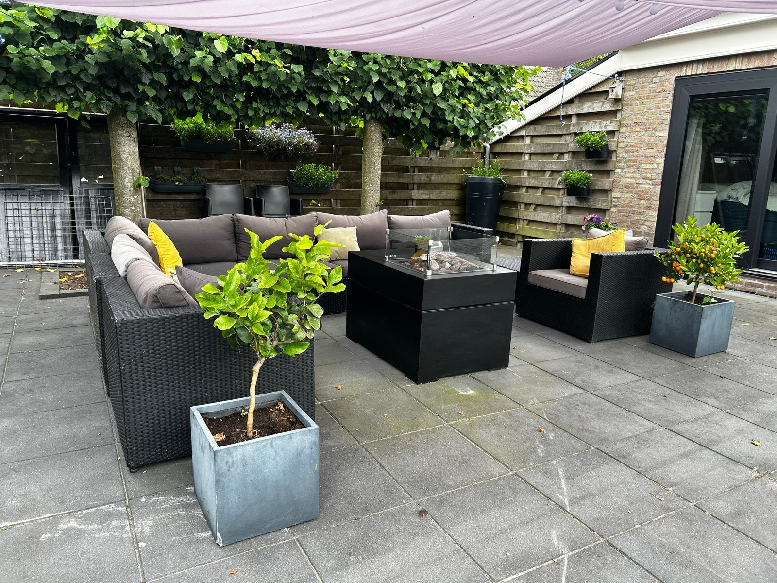 Luxe Wicker Loungeset met Vuurtafel - Royal Patio, Ophalen, Gebruikt, Meer dan 8 zitplaatsen, Loungeset