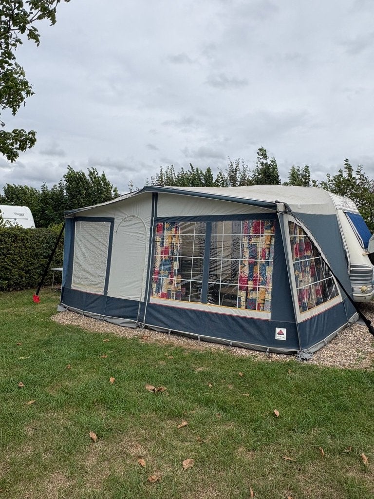 Te koop: LMC Münsterland Luxus 400TF caravan met voortent, Caravans en Kamperen, Caravans, Overige typen, Treinzit, Particulier