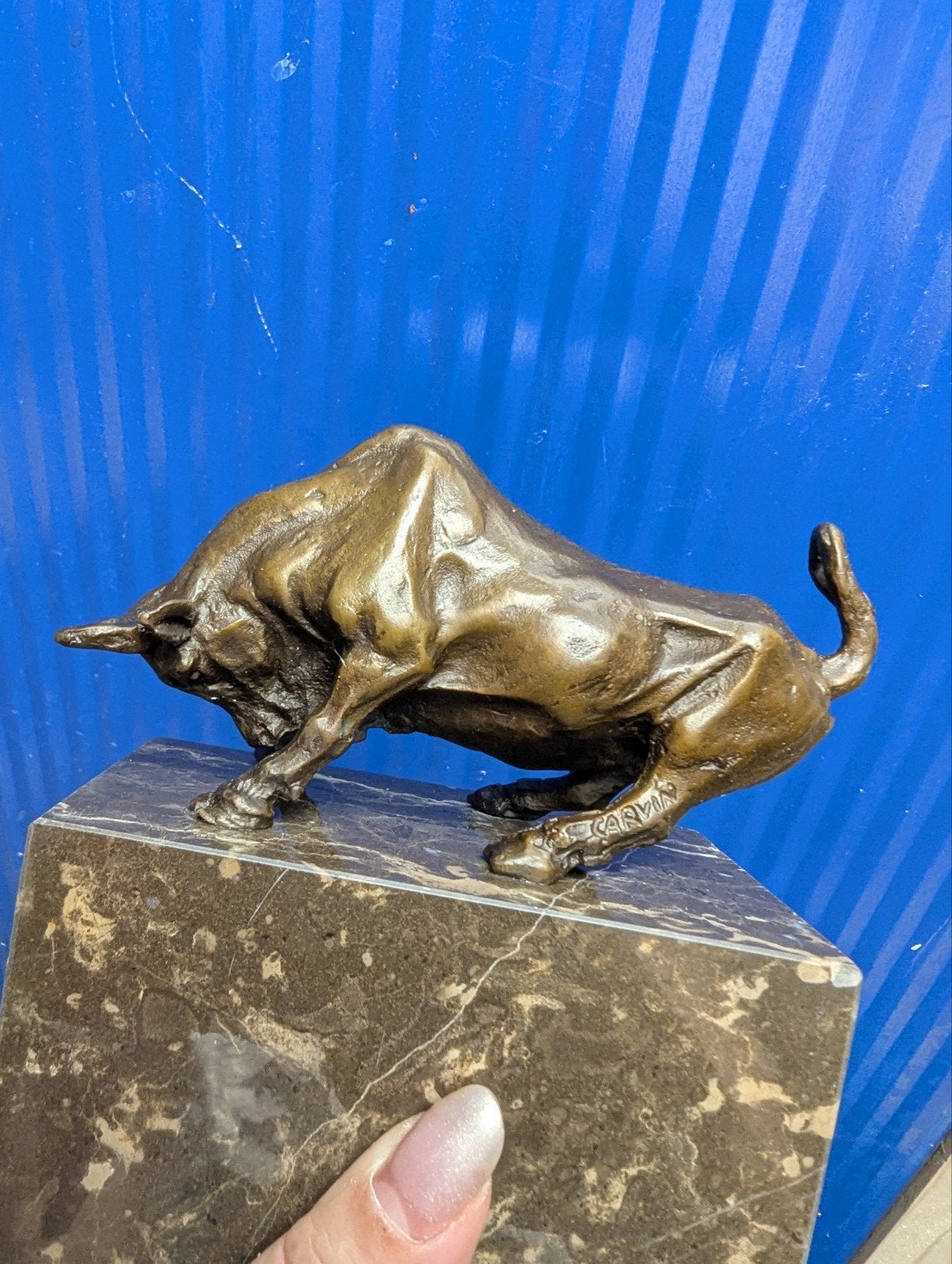 Bronzen Stier op Marmeren Sokkel - Gesigneerd 'CANVIN', Minder dan 20 cm, Ophalen of Verzenden, Bruin, Brons