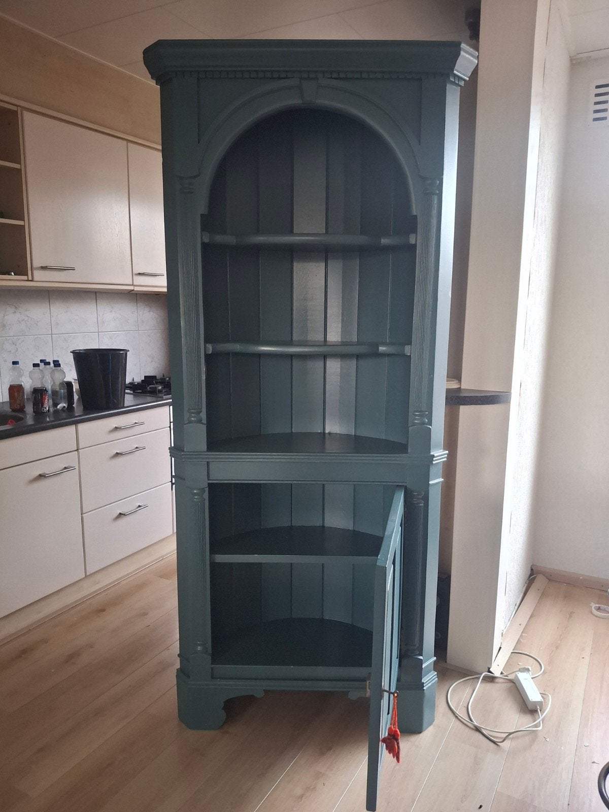 Antieke hoekkast met deuren en planken, Ophalen, Met deur(en), Klassiek, Antiek, 50 tot 100 cm