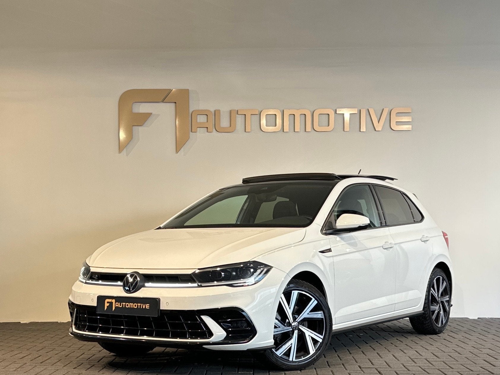 Volkswagen POLO 1.0 TSI R-Line Pano|Camera|IQ|Stoelverwarmin, Gebruikt, Euro 6, Wit, Bedrijf