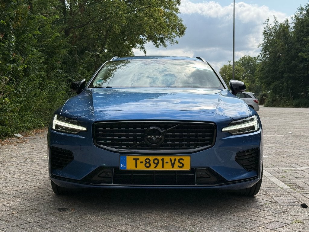Volvo V60 T6 Twin Engine 340pk AWD Geartronic 2020 Blauw, Auto's, 4 cilinders, Blauw, 129 €/maand, Te koop