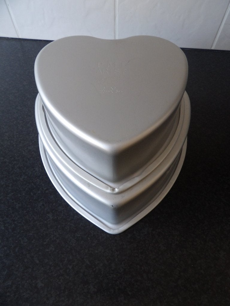 als nieuw 2x PME bakpan hart 25,4x7.6 en 20.3x7.6 cm (binnen, Ophalen of Verzenden, Zo goed als nieuw, Taarten, Bakvorm