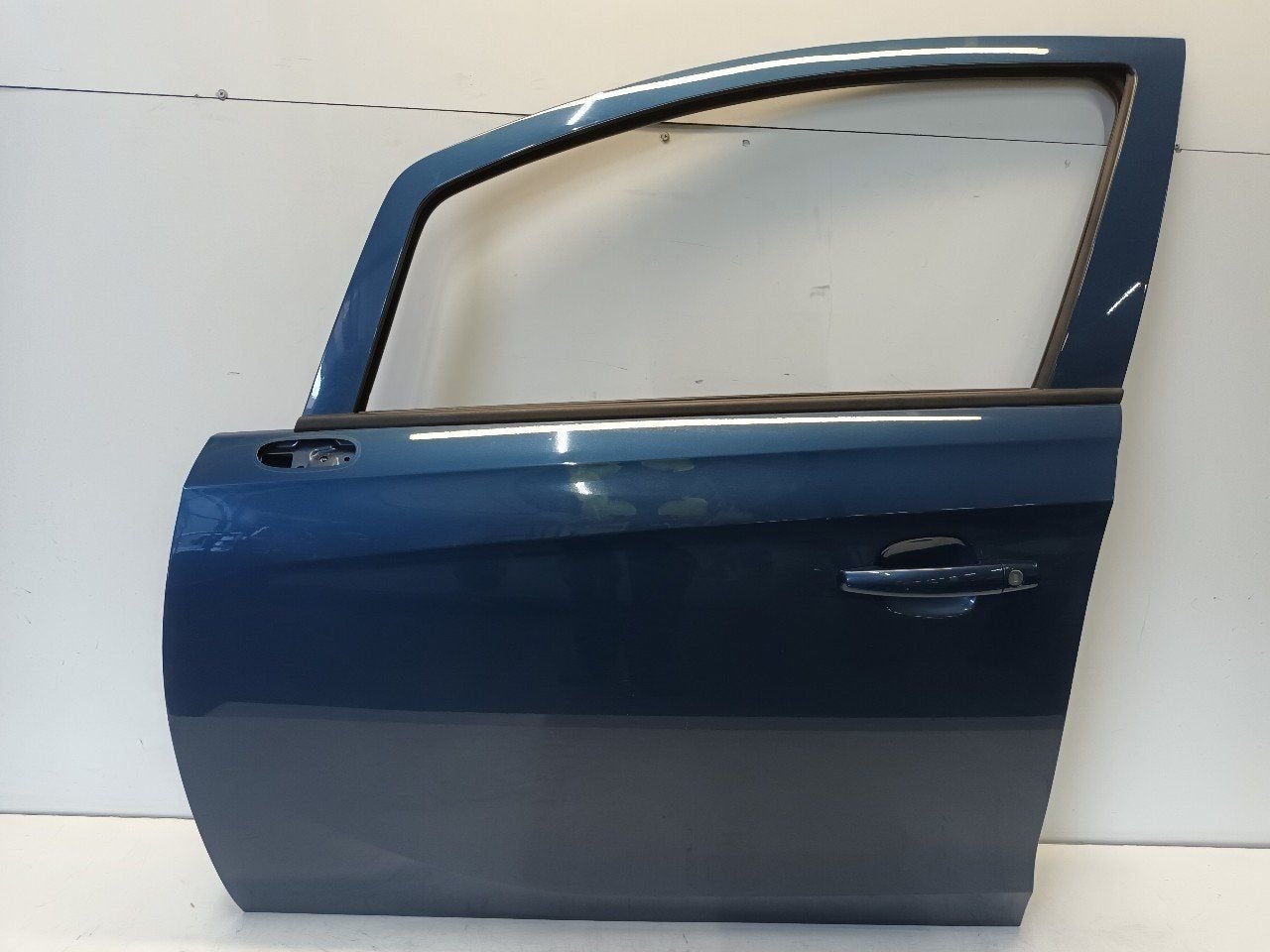 Portier links voor Opel Corsa, Onderdelen@venauto.nl, Van der Ven Autorecycling B.V., Gebruikt, Ettenseweg 76, 4706 PB Roosendaal, The Netherlands