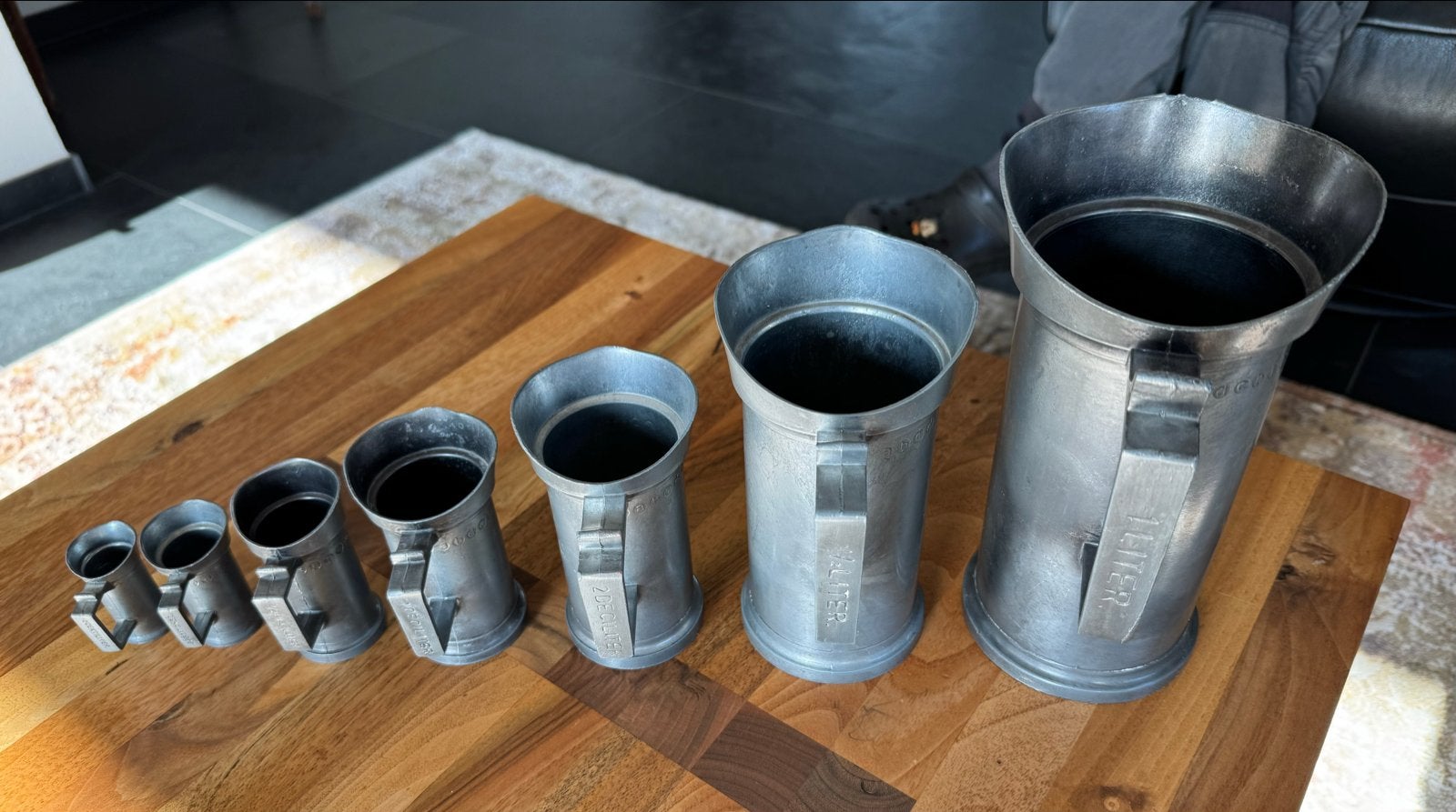 Set van 7 antieke tinnen maatbekers - diverse maten, Antiek en Kunst, Ophalen