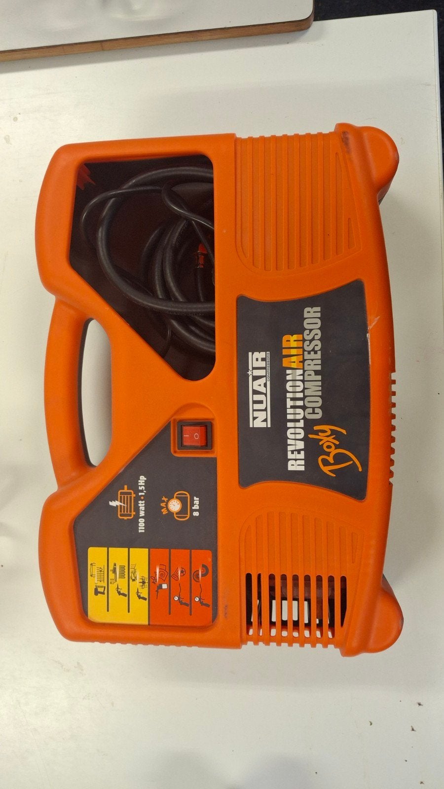 Nuair RevolutionAir Boxy Compressor - 1100W, 8 bar, Ophalen, 6 tot 10 bar, Zo goed als nieuw, Minder dan 200 liter/min