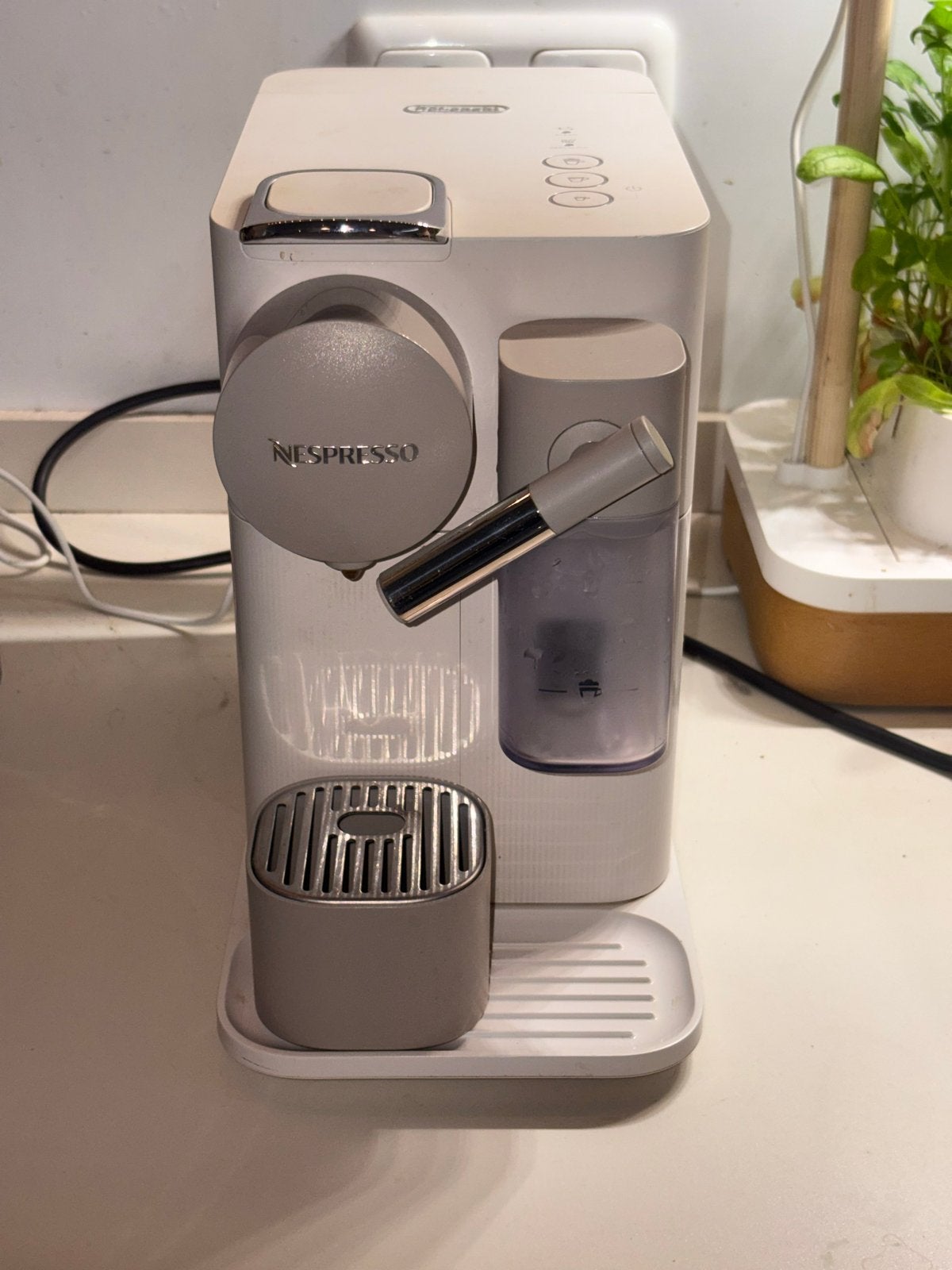 Delonghi Lattissima One Nespresso machine - Gebruikt, Ophalen, Gebruikt, Espresso apparaat, 1 kopje