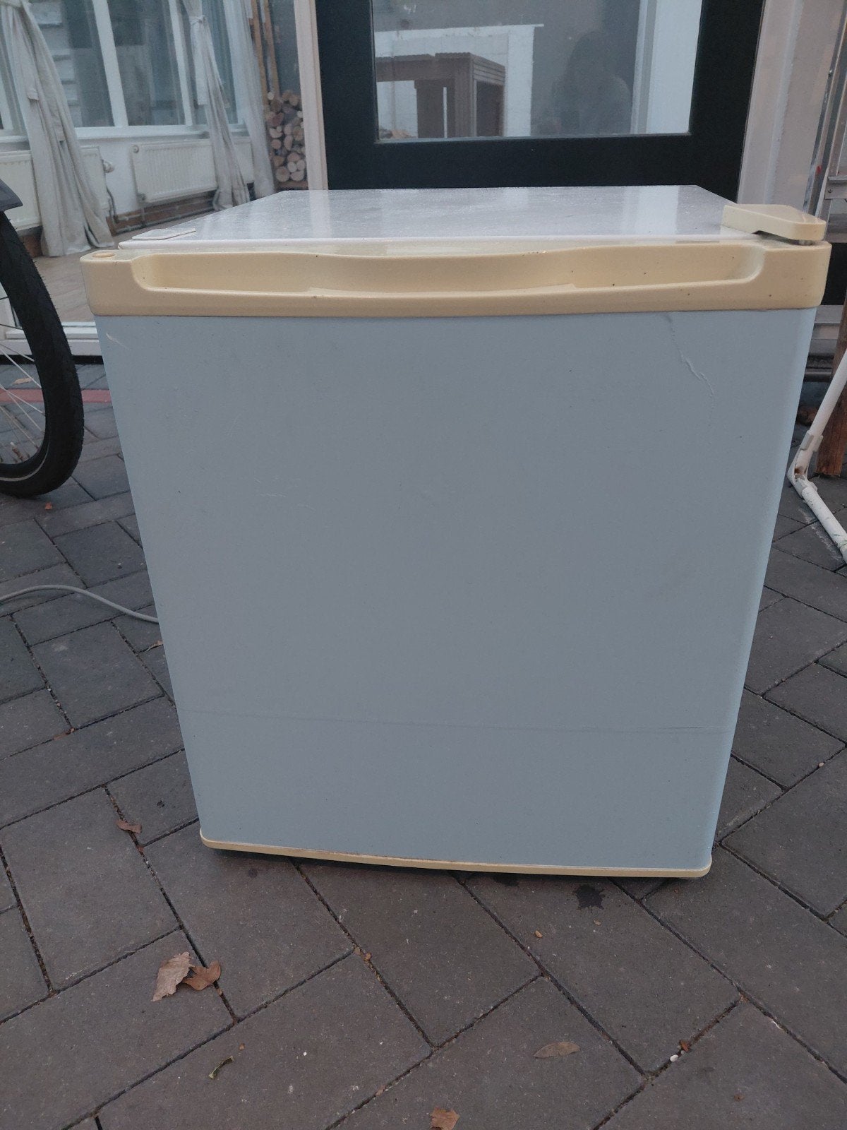 Kleine diepvries - koelt goed, rubber iets los, Witgoed en Apparatuur, Ophalen, Gebruikt, Minder dan 85 cm, Minder dan 75 liter