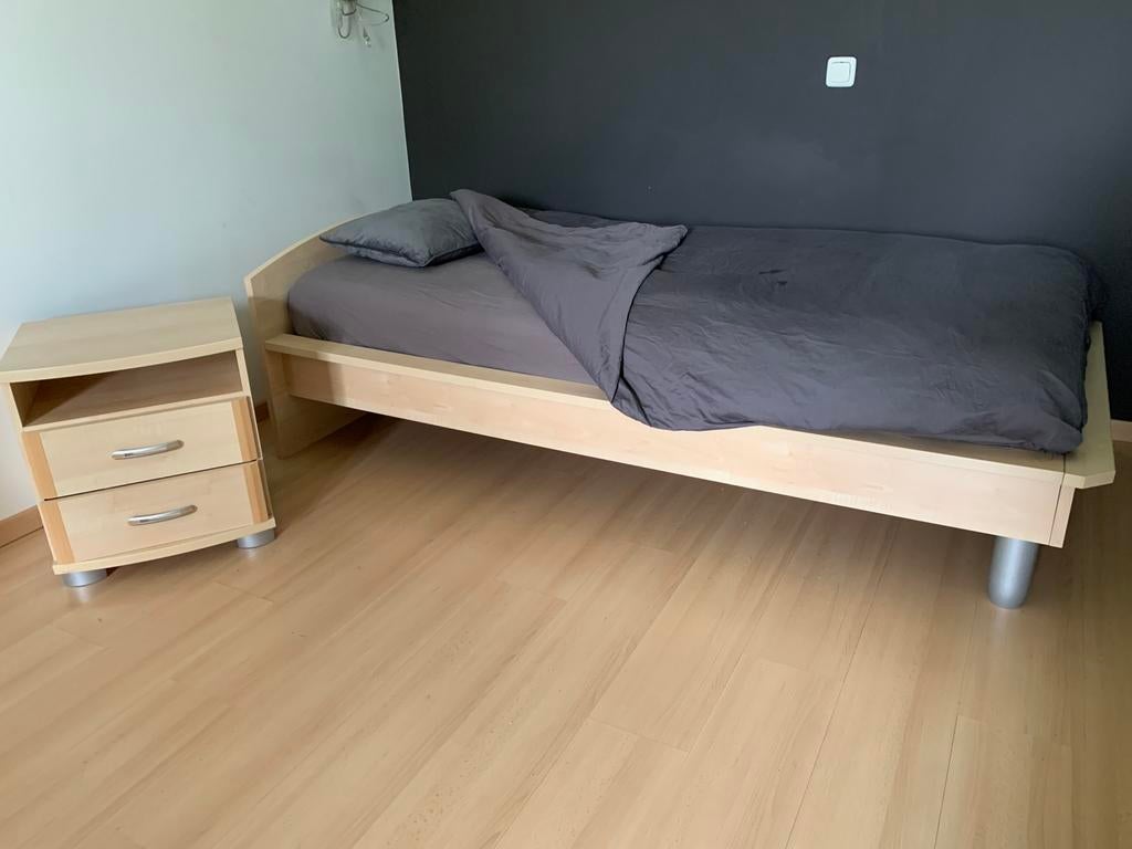 Mooi eenpersoons bed beuken met lattenbodem en nachtkastje, Huis en Inrichting, Slaapkamer | Bedden, Ophalen, 100 cm, Eenpersoons