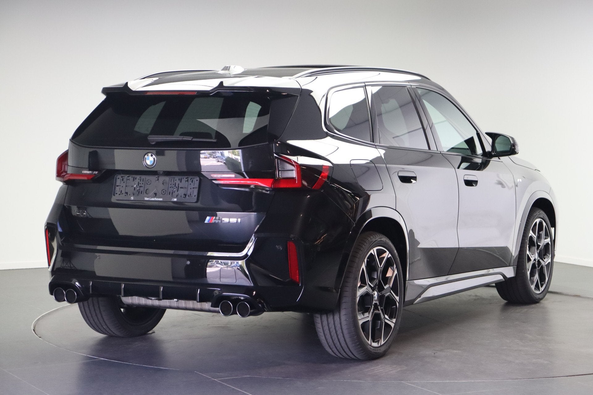 BMW X1 M35i M Sport Automaat / Panoramadak / Trekhaak / M Ad, Auto's, BMW, 1998 cc, Stoelverwarming, Zwart, 4 cilinders