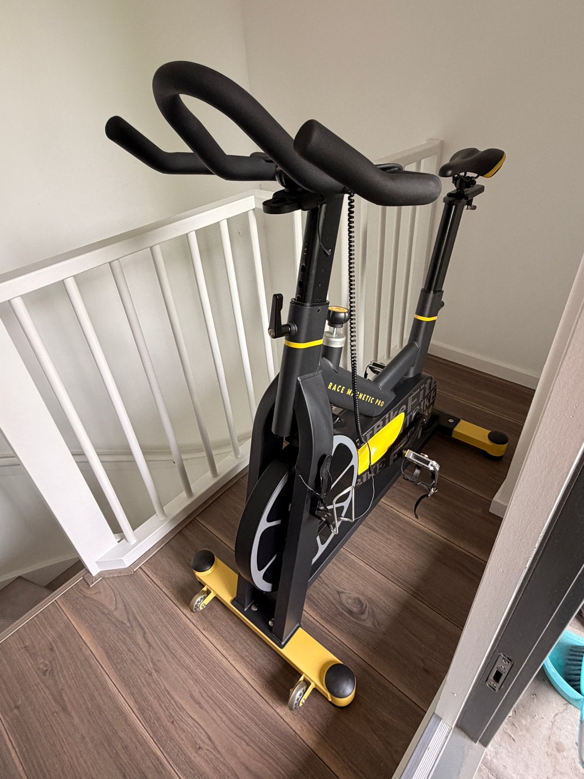 FitBike Race Magnetic Pro - Zo goed als nieuw, Sport en Fitness, Fitnessapparatuur, Zo goed als nieuw, Spinningfiets, Benen, Metaal