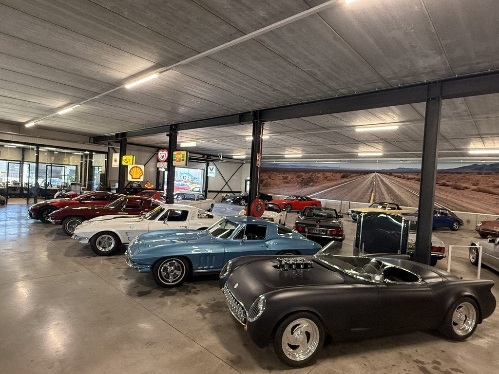 Chevrolet Corvette C1 524Ci Monster (7,5L) / 1955 Restomod /, Auto's, Oldtimers, Automaat, Wit, 2 stoelen, Geïmporteerd