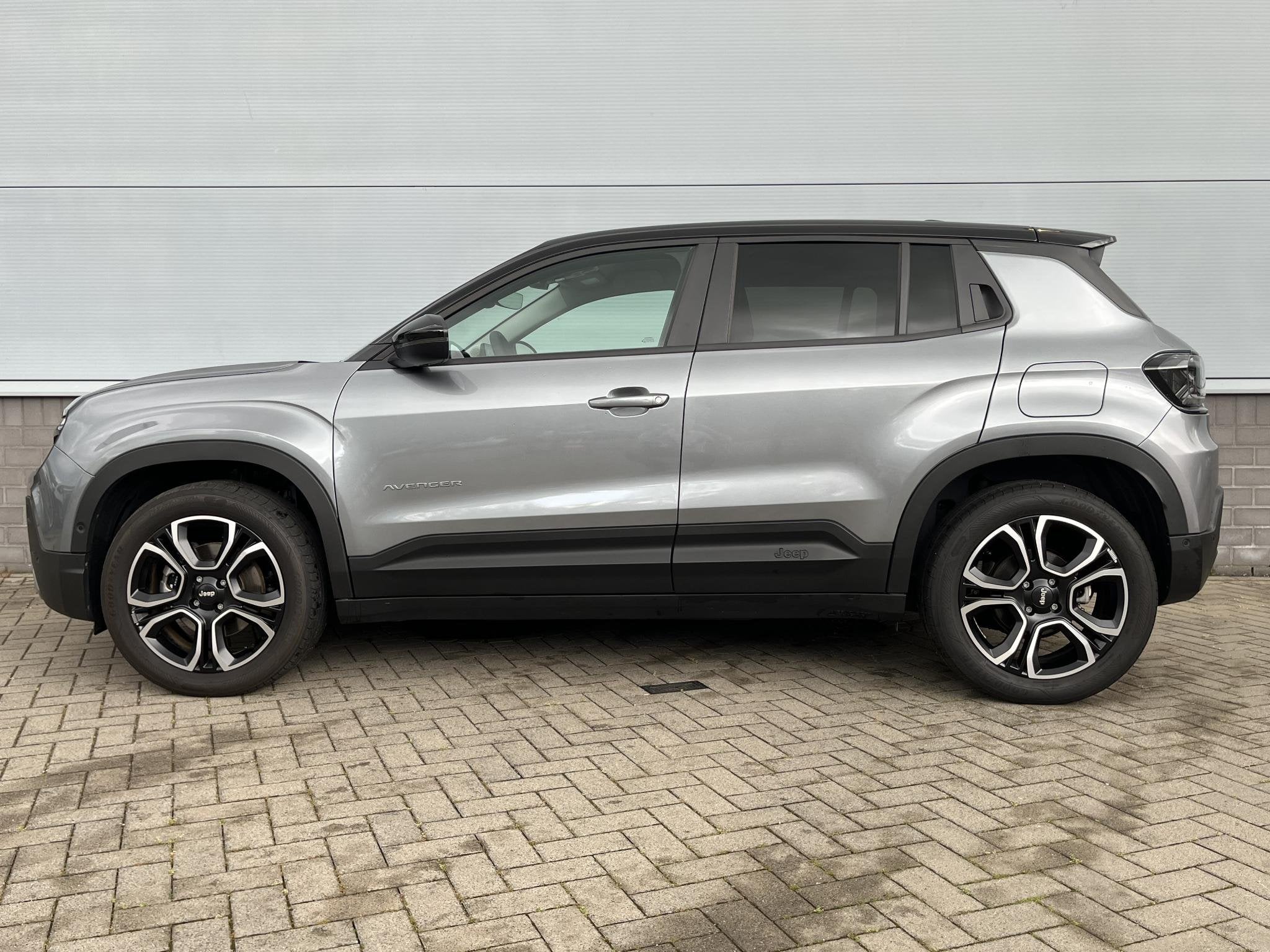 Jeep Avenger Summit 54 kWh | Carplay | Camera | 18 inch Velg, Auto's, 394 km, 156 pk, Leder en Stof, Origineel Nederlands