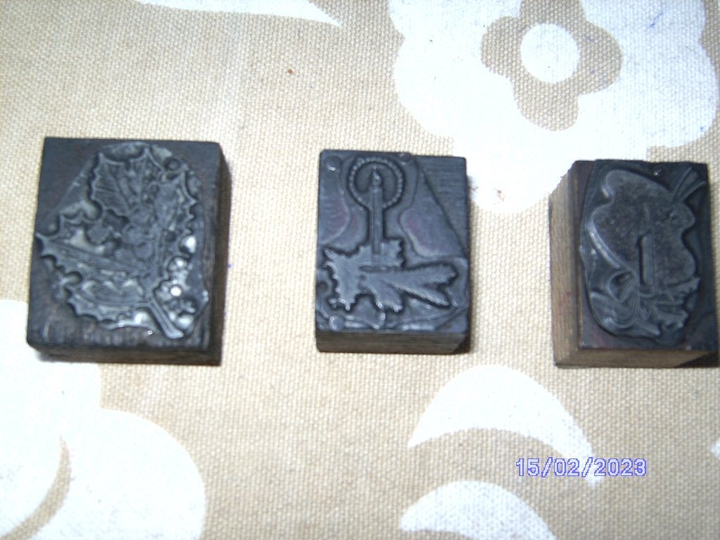 kerst stempel Kerst diversen 3 oude metalen stempels op hout, Diversen, Kerst, Gebruikt, Ophalen of Verzenden