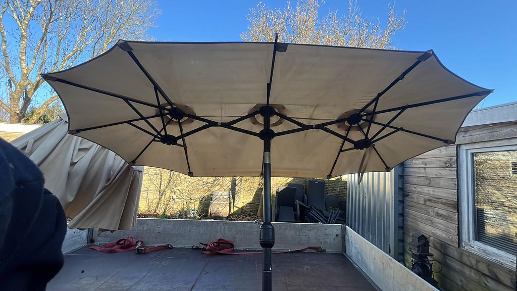 2 stuks dubbele parasols, Tuin en Terras, Ophalen, Zo goed als nieuw