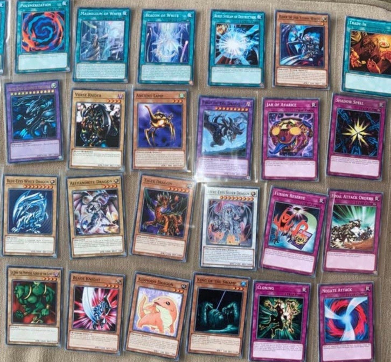 Yu-Gi-Oh! Kaiba Legendary Blue-Eyes White Dragon Deck M/NM !, Hobby en Vrije tijd, Ophalen of Verzenden, Zo goed als nieuw, Meerdere kaarten