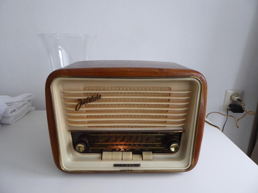 Mooie Telefunken Jubilate S Export, Antiek en Kunst, Antiek | Tv's en Audio, Ophalen of Verzenden