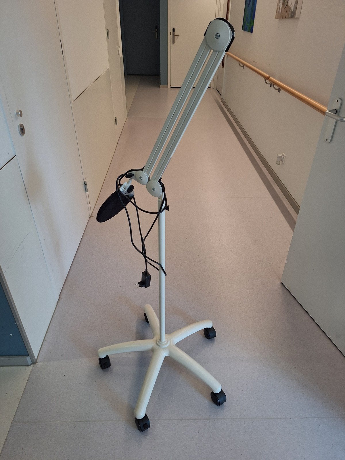 Luxo loeplamp loep lamp wieltjes verstelbaar, Ophalen, Gebruikt, Loeplamp