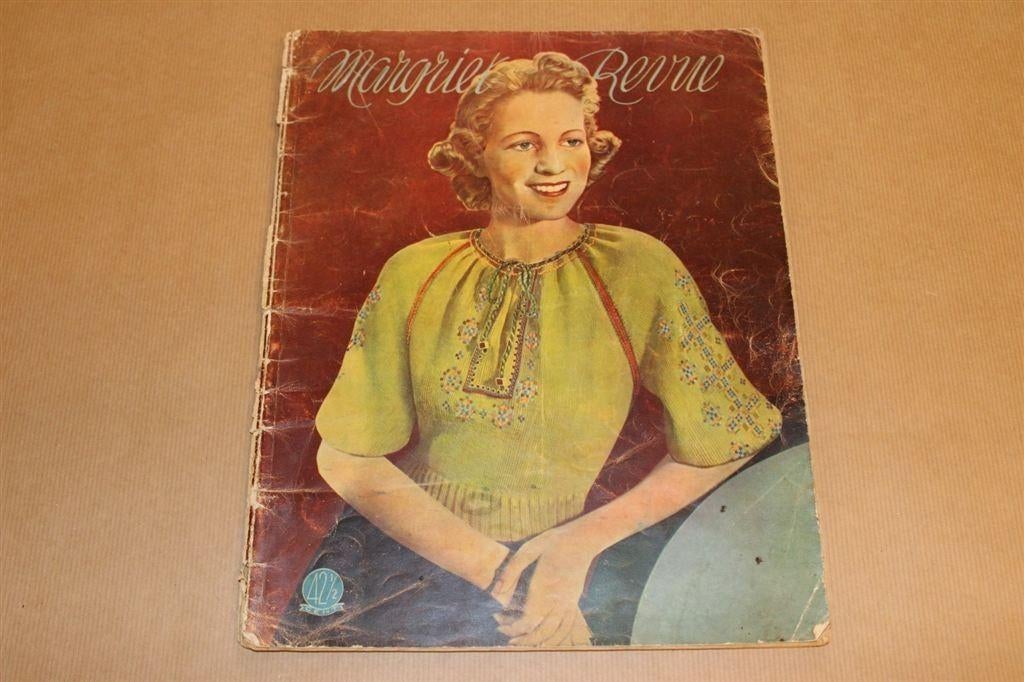 Margriet Revue - Oude mode uitgave 1935 !!, Boeken, Ophalen of Verzenden, Gelezen, Damesbladen