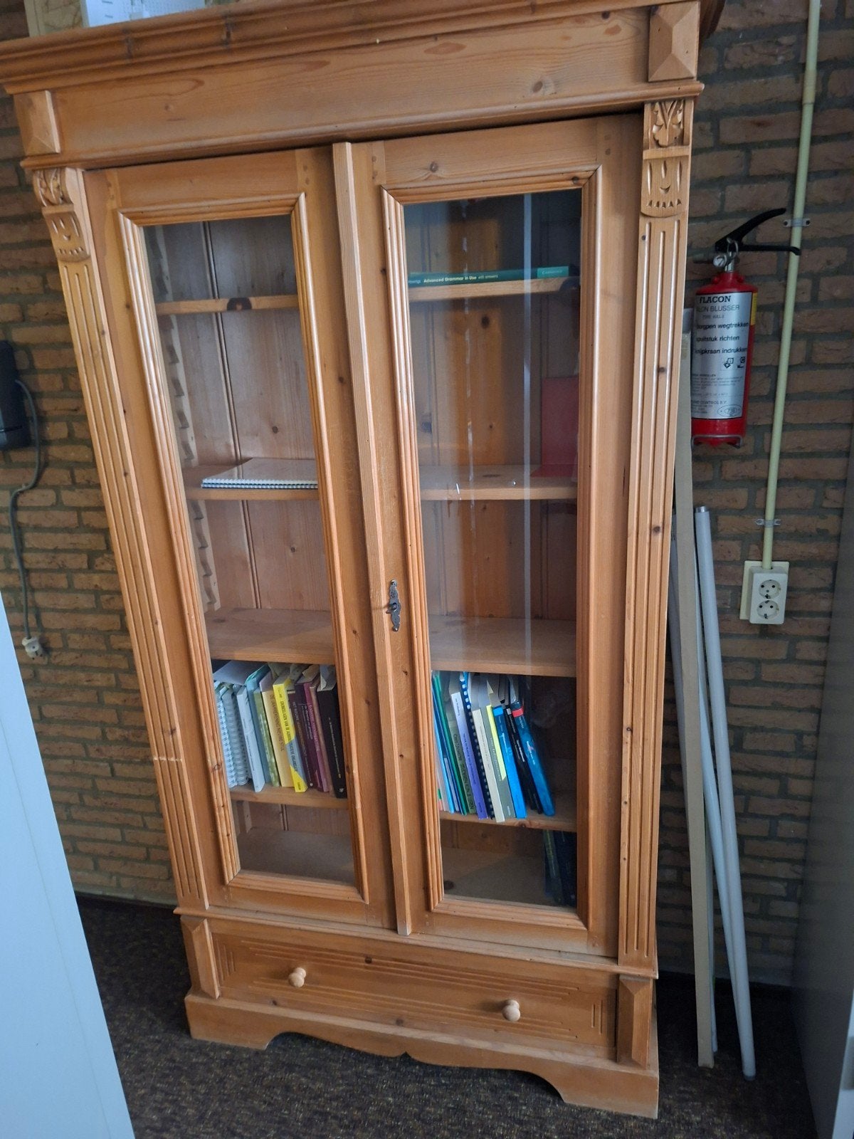 Te koop: grenen boekenkast, Huis en Inrichting, Ophalen, Gebruikt, Met deur(en), 150 tot 200 cm