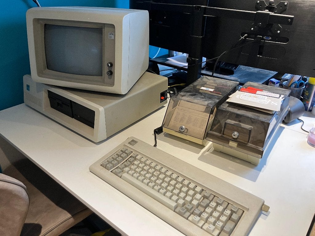 IBM 5160 met monitor (KAPOT), toetsenbord en software, Ophalen of Verzenden, IBM