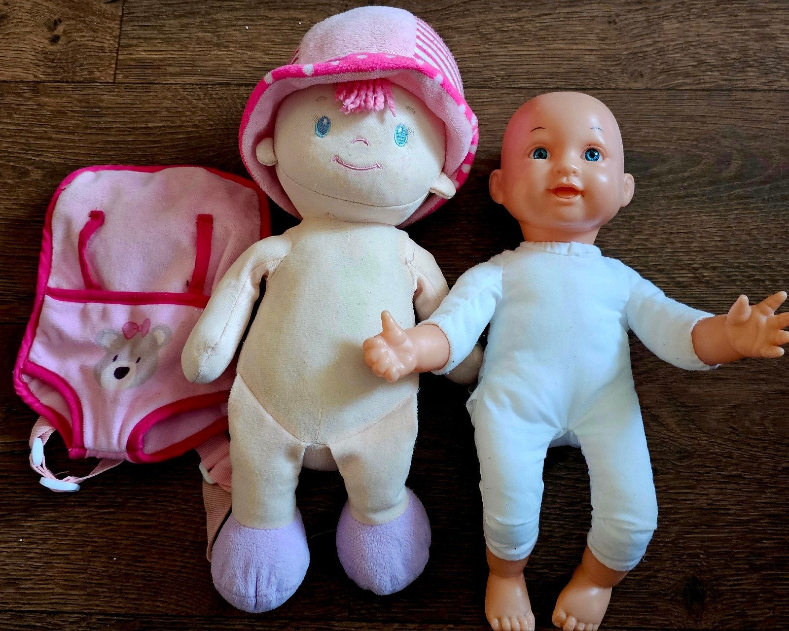 Leuke set van 2 poppen met rugzakje, Ophalen of Verzenden