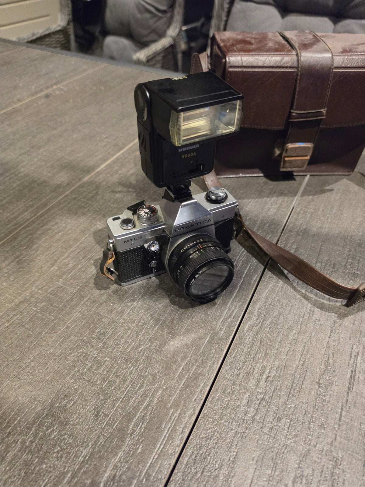 Praktica MTL 3 Spiegelreflexcamera met flitser en tas, Audio, Tv en Foto, Fotocamera's Analoog, Ophalen of Verzenden