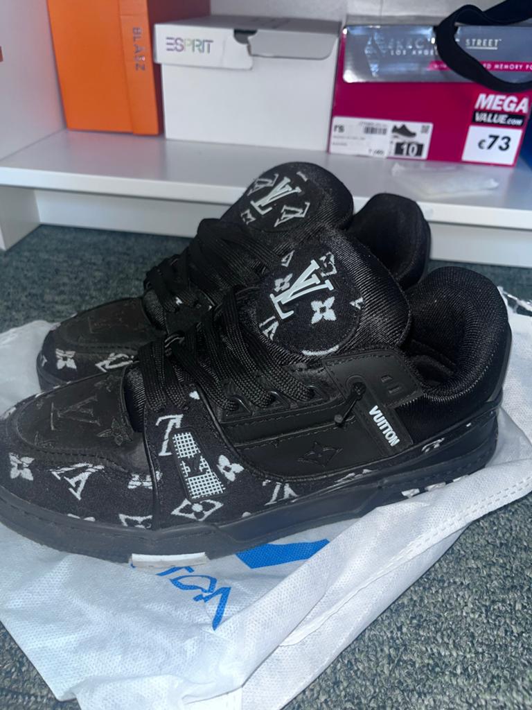 Louis Vuitton Trainers Zwart - Maat 40,5-41, Kleding | Heren, Schoenen, Ophalen of Verzenden, Zo goed als nieuw, Zwart, Sneakers of Gympen