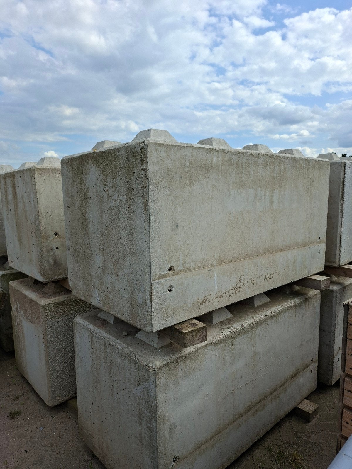Betonnen stapelblokken - Ideaal voor opslag en afscheiding, Tuin en Terras, Bielzen en Borders, Ophalen, 100 tot 200 cm, Blok