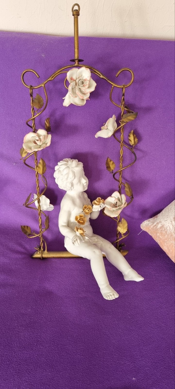 Vintage Porseleinen Cherubijn op Schommel met Bloemen, Ophalen of Verzenden