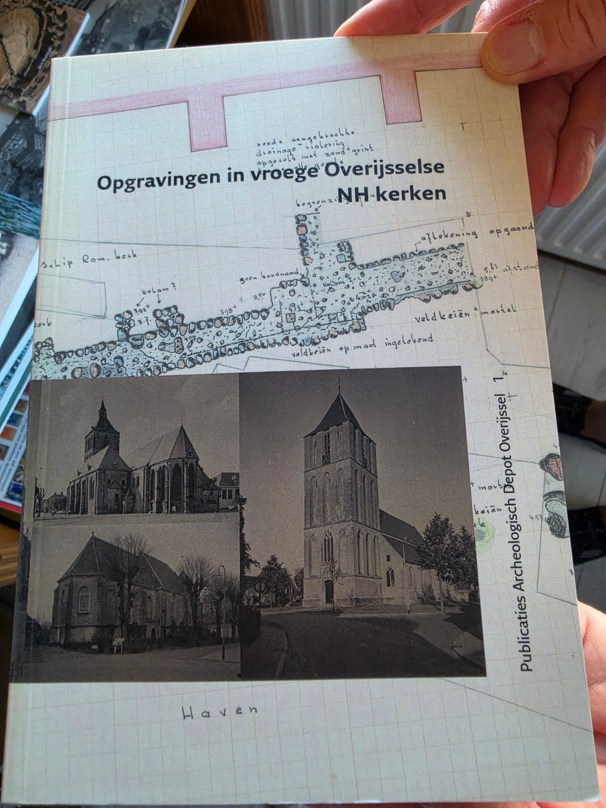 Opgravingen in vroege Overijsselse NH kerken, Ophalen of Verzenden, Zo goed als nieuw