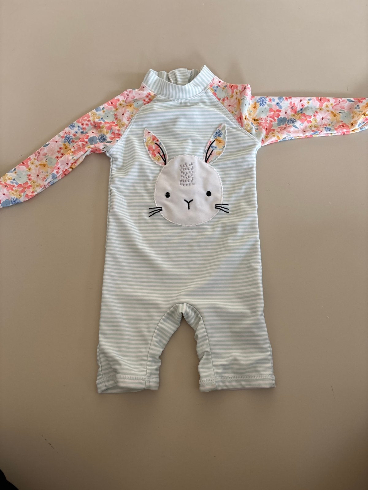 Baby zwempakje maat 68 met konijn en bloemenprint, Kinderen en Baby's, Gebruikt, Badpak, Ophalen of Verzenden, Maat 68