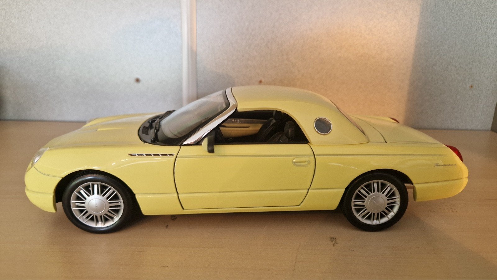 Gele Ford Thunderbird Schaalmodel, Ophalen of Verzenden, Zo goed als nieuw, Auto, Overige merken