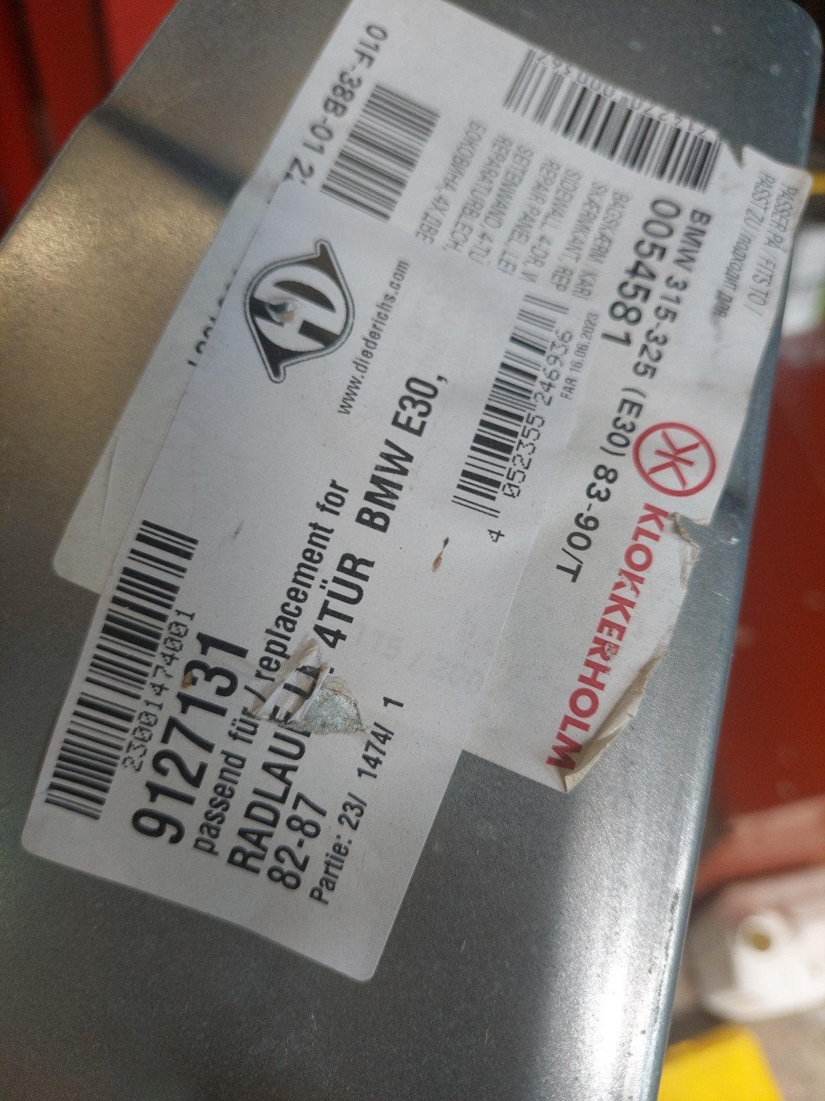 BMW E30 type 1 4 deurs wielkast links achter, Ophalen, Nieuw, Spatbord, BMW
