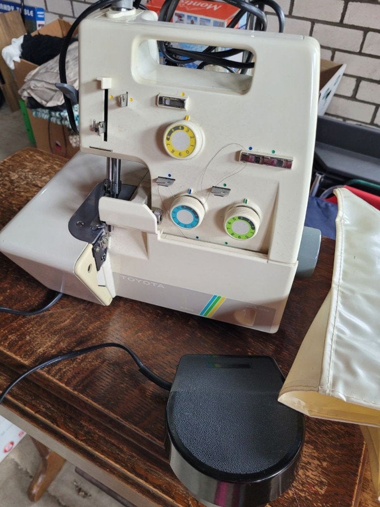 Overlock Naaimachine - Goede Staat Toyota, Ophalen of Verzenden, Gebruikt, Lockmachine, Overige merken