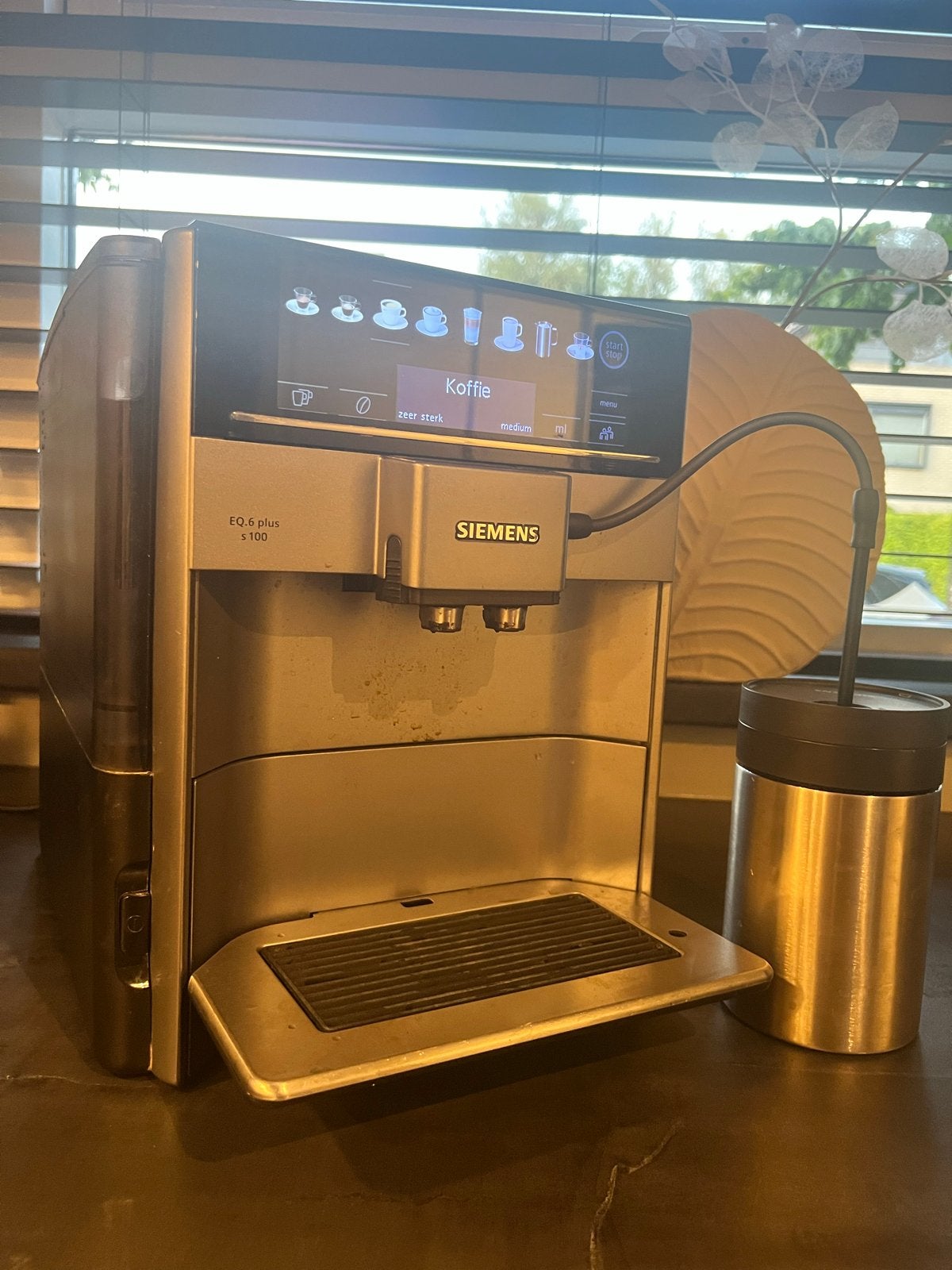 Siemens EQ.6 plus s100 volautomatische koffiemachine, Ophalen, Afneembaar waterreservoir, Gebruikt, 10 kopjes of meer