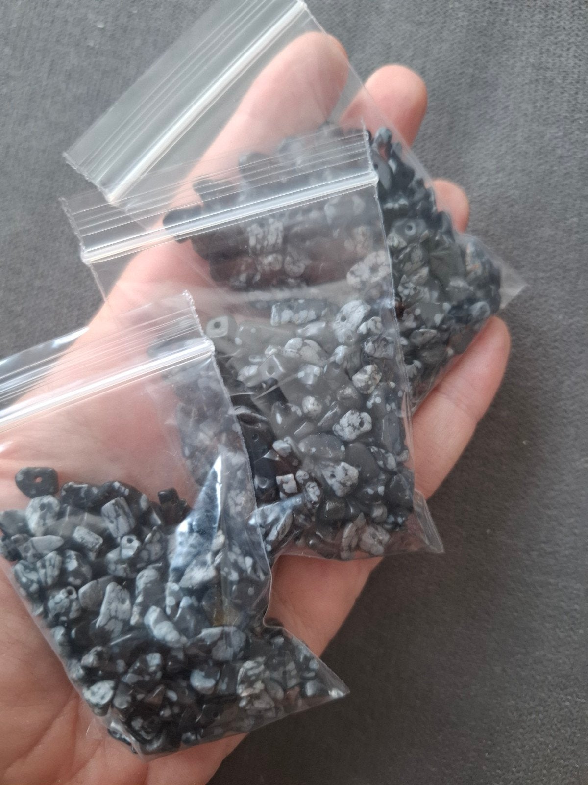 Partij pakket natuursteen kralen chips edelsteen zwart grijs, Kraal, -, -, Nieuw