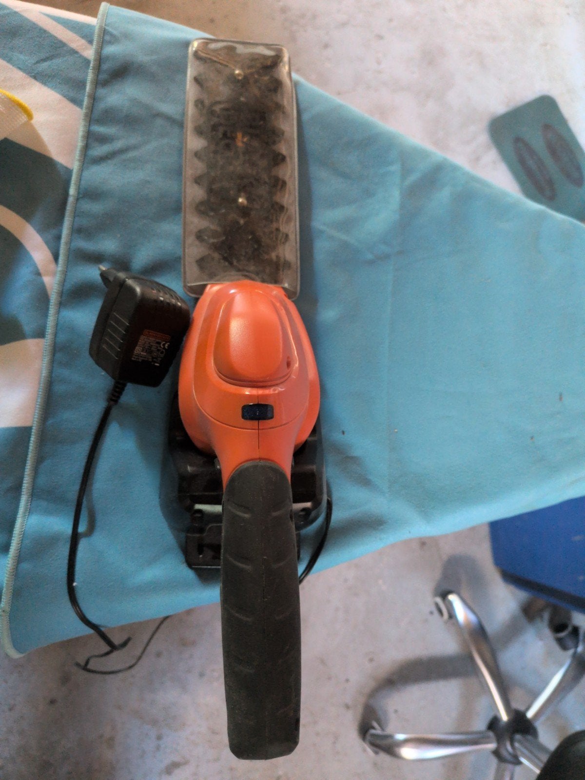 Black+Decker Heggenschaar Accu - Compact en Krachtig, Ophalen, Gebruikt, Accu, Black+Decker