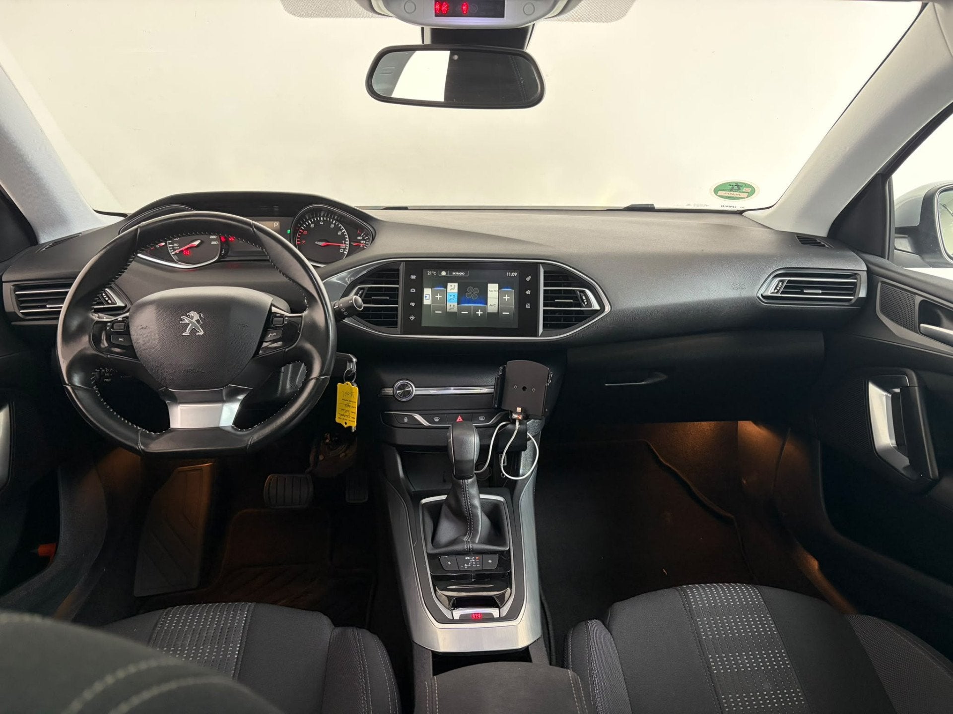 Peugeot 308 SW 1.2 PureTech Allure (bj 2015, automaat), Auto's, Gebruikt, Euro 6, 1199 cc, 635 kg