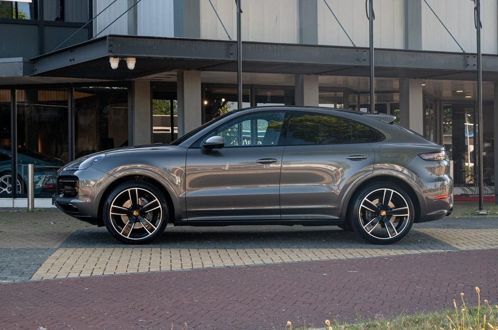 Porsche Cayenne Coupé 3.0 E-Hybrid SportDesign (bj 2022), Auto's, Porsche, Automaat, Cayenne, Gebruikt, 2995 cc