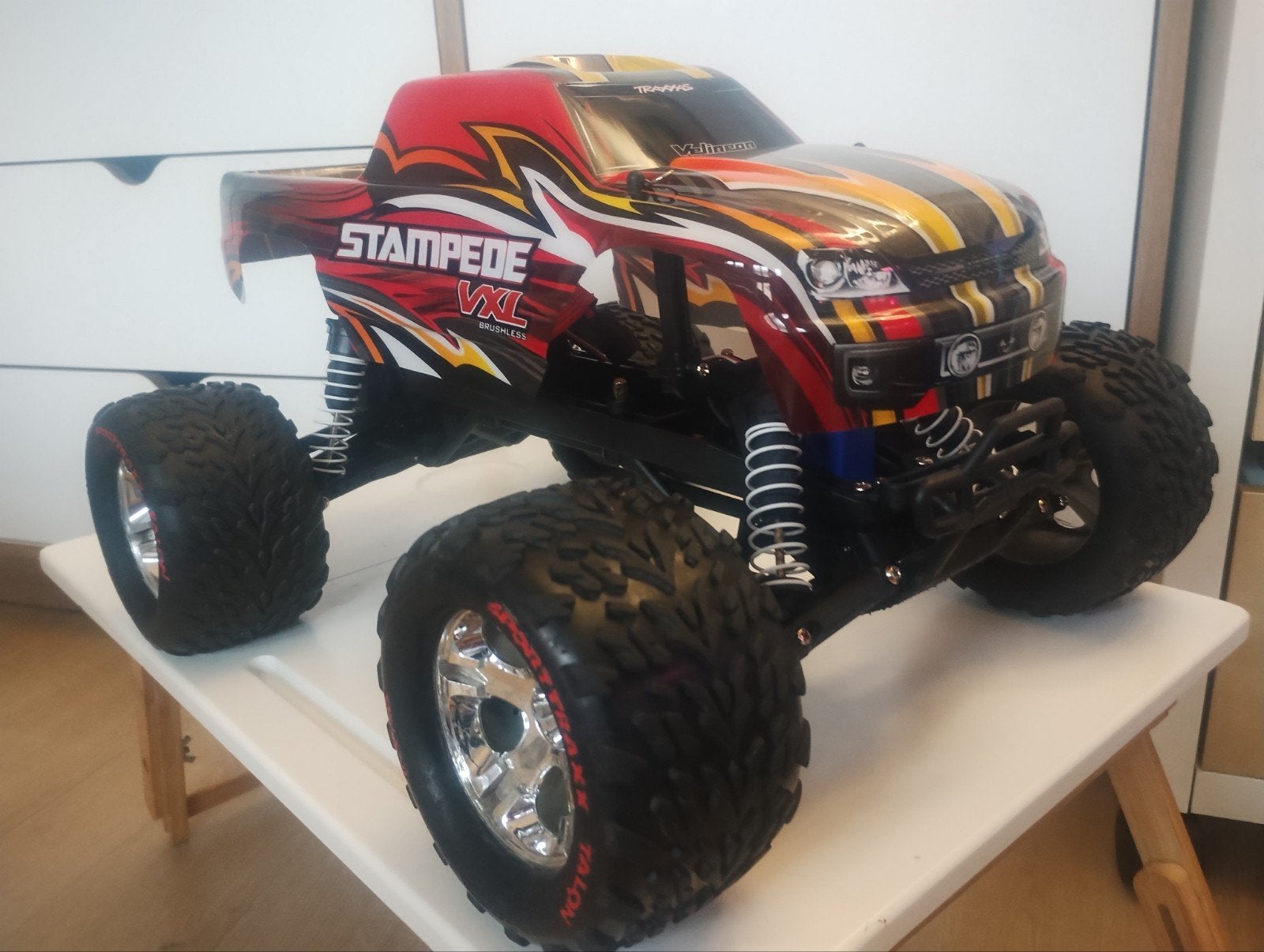 Traxxas Stampede 2WD TITAN - Goede staat, rijdt perfect!, Hobby en Vrije tijd, Modelbouw | Radiografisch | Auto's, Elektro, Gebruikt