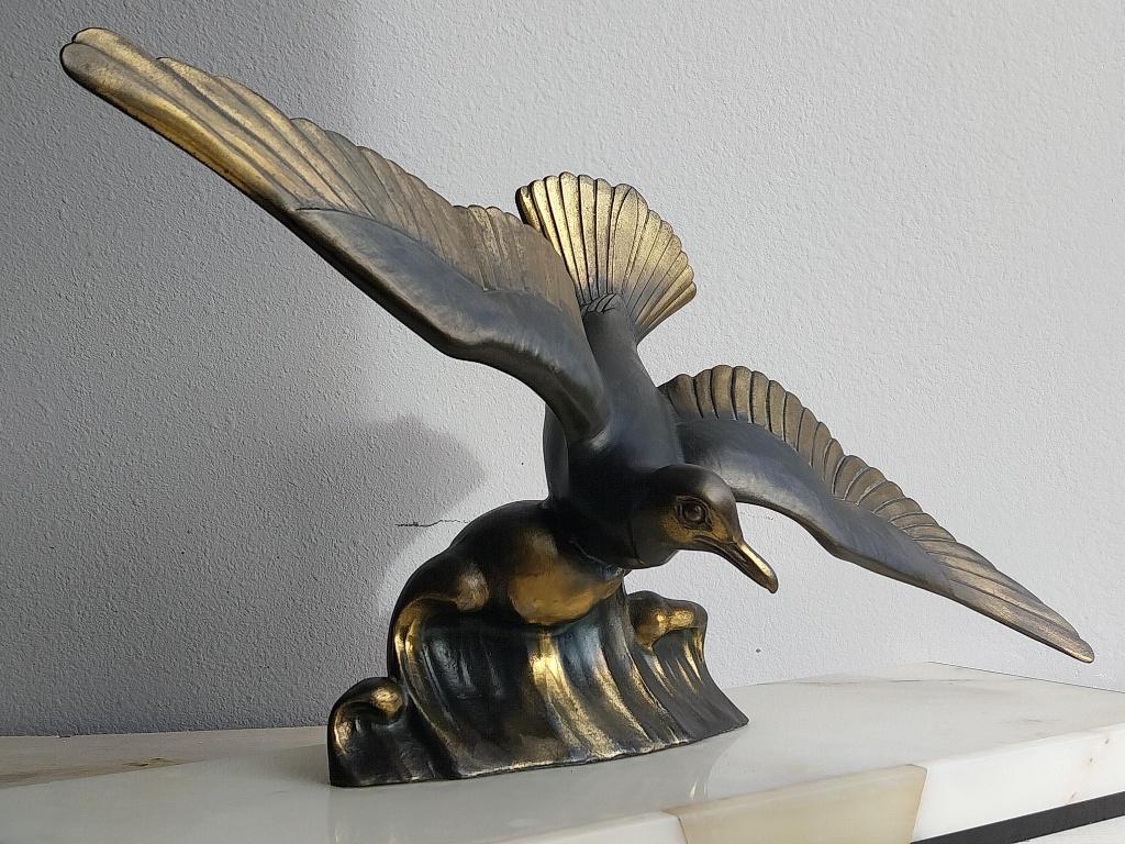 Frans Art Deco meeuw beeld sculptuur zamak op marmeren voet, Art deco, Beeld, Vogel, Meerkleurig